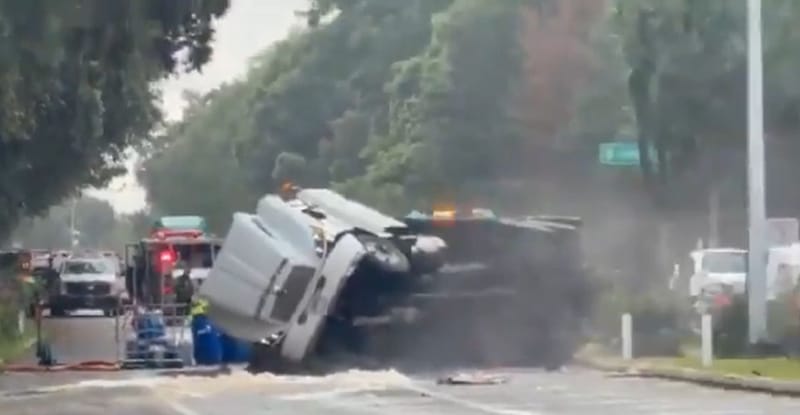 Accidente generó derrame de ácido muriático que paraliza la autopista México-Cuernavaca imagen del post