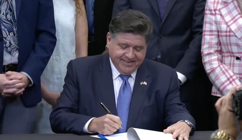 Illinois firma la ley de IA más estricta de EE. UU. y exige auditorías independientes imagen del post