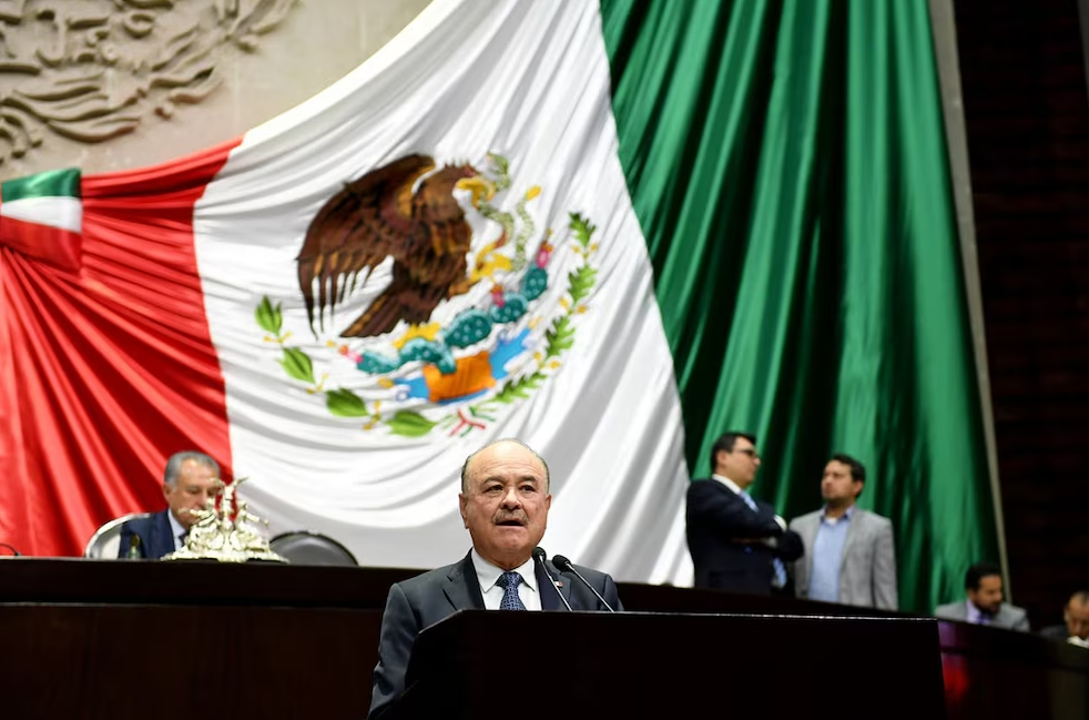 El PAN llama distractor a la detención de Ruffo, Morena responde y Corral rompe la línea imagen del post