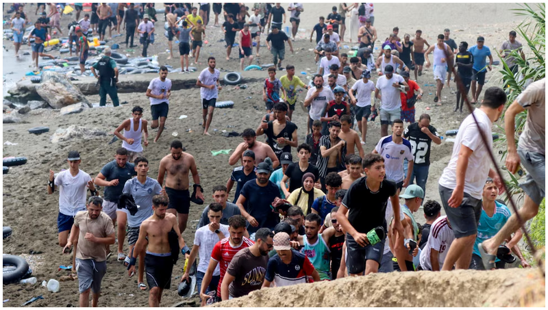 Ceuta: España manda al Ejército y nadie coincide en cuántos migrantes cruzaron imagen del post