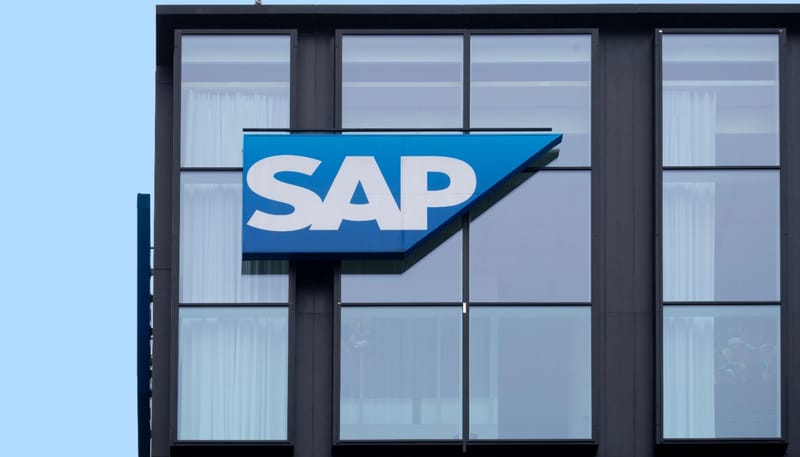 SAP apuesta a reinventar empleos con IA para evitar despidos, mientras frena contrataciones y viajes imagen del post
