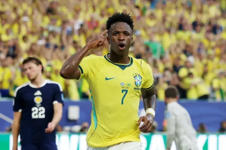 Vinicius Jr: la Premier vuelve a sonar mientras su renovación con el Madrid sigue trabada imagen del post