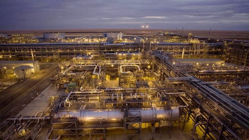 Las acciones globales suben mientras el petróleo cae a su nivel más bajo en cuatro meses