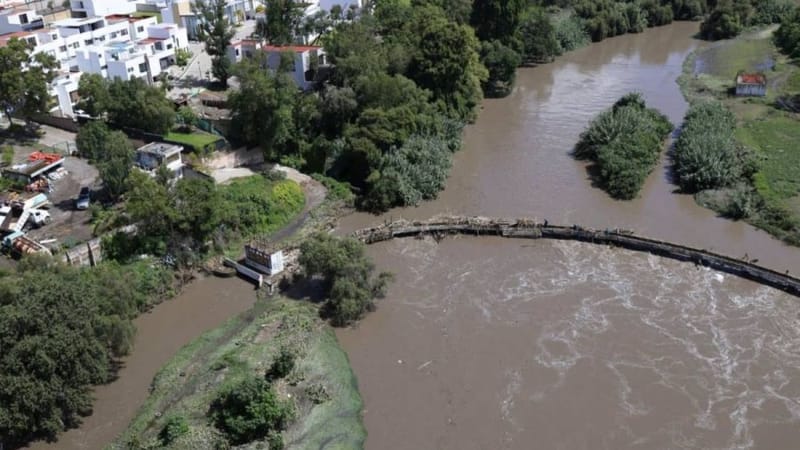 Hallan sin vida al policía de Ocoyucan arrastrado por el desbordamiento del río Atoyac imagen del post