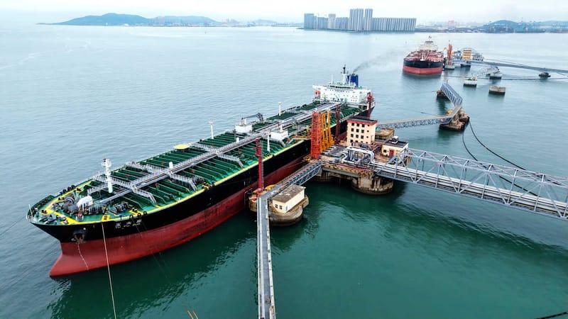 China aumentará los precios del combustible ante las tensiones en el estrecho de Ormuz que elevan el costo del crudo