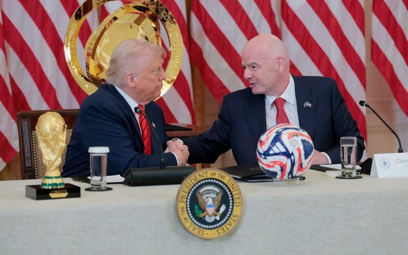 Infantino será denunciado por presidenta del COI acusado de no tener "Neutralidad Política" imagen del post