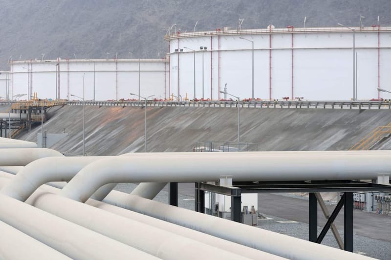 Goldman proyecta que los oleoductos del Golfo podrán desviar el 60% del petróleo de Ormuz para 2027