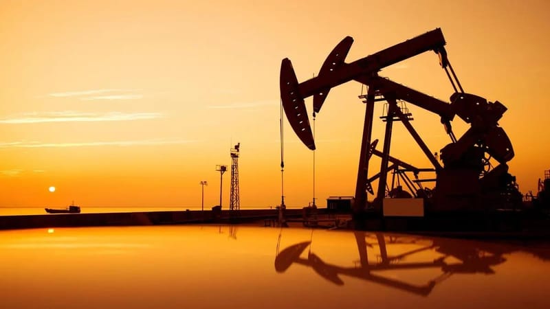 El precio del petróleo cae por el aumento de producción de la OPEP+ y los temores de un superávit de posguerra