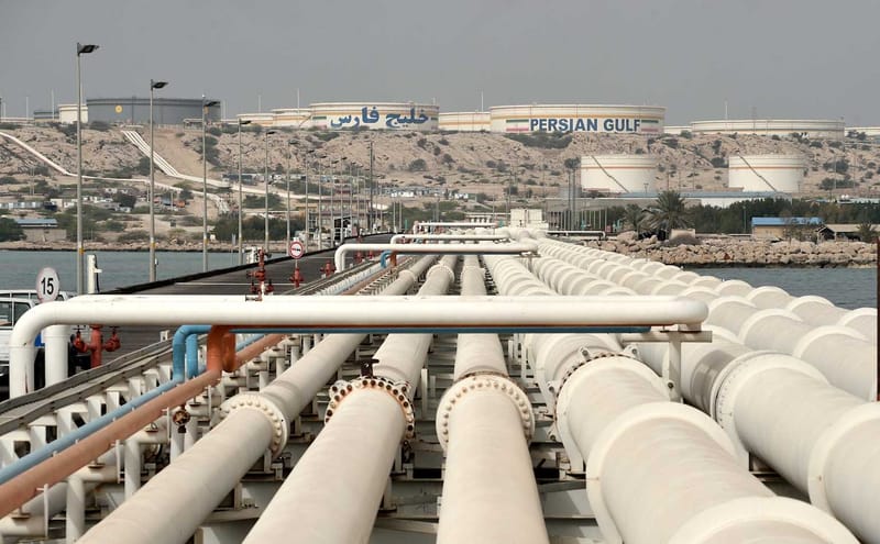 El precio del petróleo retrocede tras una racha alcista debido a la cercanía de las sanciones de Estados Unidos a Irán