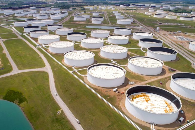 Precios del petróleo se mantienen cerca de niveles previos a la guerra tras esperanzas de paz entre EE. UU. e Irán que alivian temores en Ormuz