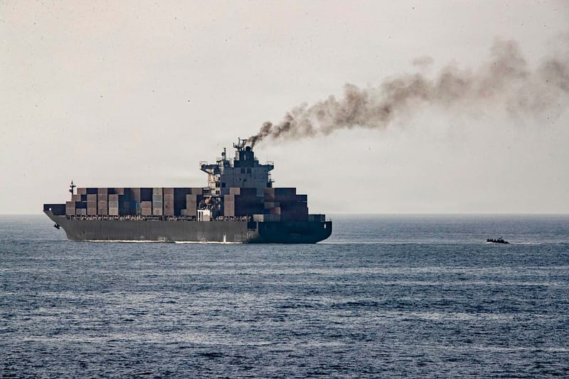 La EIA prevé que la producción global de petróleo volverá a niveles previos a la guerra para fin de año