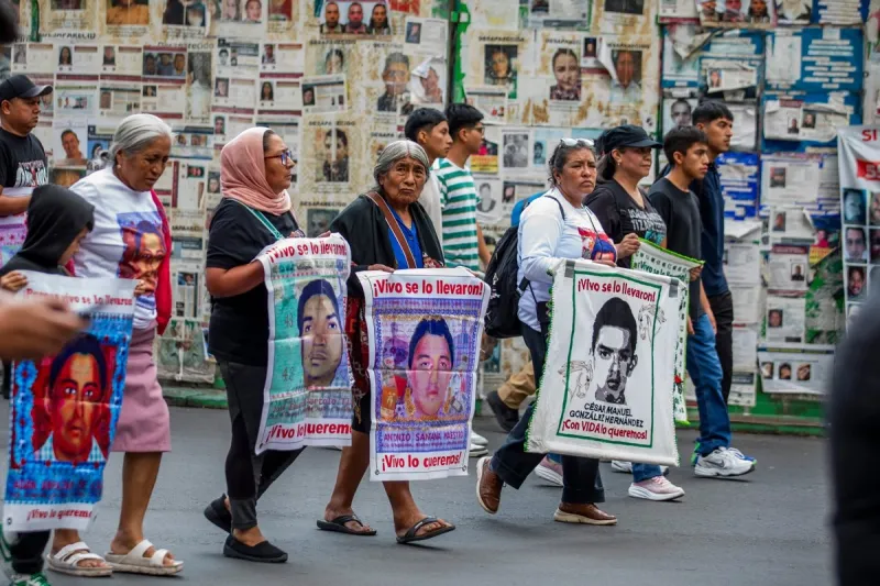 Sheinbaum se deslinda del informe de la CNDH que exonera al Ejército por Ayotzinapa imagen del post