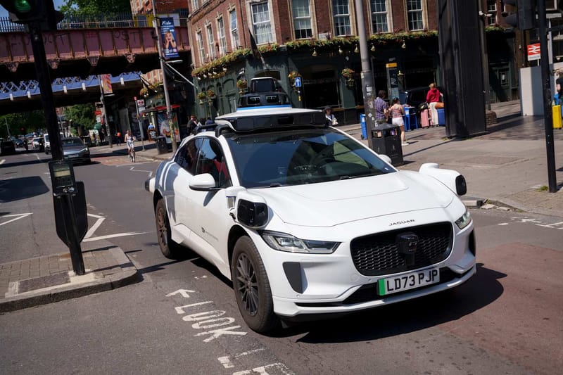 Morgan Stanley proyecta un mercado de robotaxis de un billón de dólares para 2040.