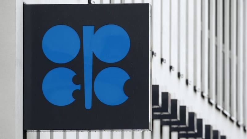 OPEC+ proyecta aprobar un nuevo aumento en su producción de petróleo para agosto