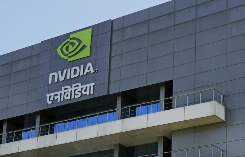 Nvidia recorta más de la mitad de sus clientes de chips de IA en Asia por el desvío a China imagen del post