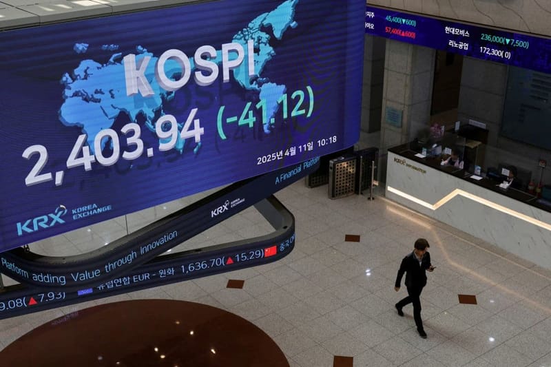 Mercados asiáticos operan mixtos mientras la venta de acciones de chips se extiende al segundo día