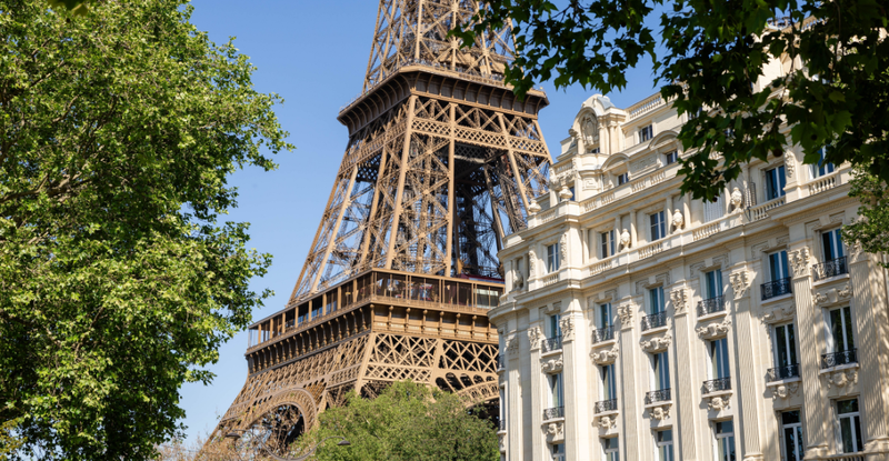 Torre Eiffel, Louvre y otros museos en París acortan sus horarios por ola de calor imagen del post