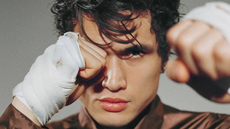 Charles Melton negocia ser Kakashi y la película de Naruto todavía no tiene a su Equipo 7 imagen del post
