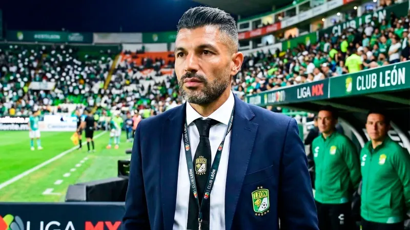 Javier Gandolfi DT de León, se manifiesta contra la Liga MX por “No cuidar la integridad física de los jugadores” imagen del post