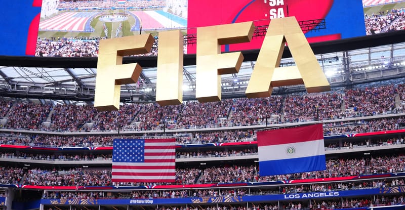 Sedes mundialistas reclaman a Infantino y la FIFA millones de dólares que aún no pagan imagen del post
