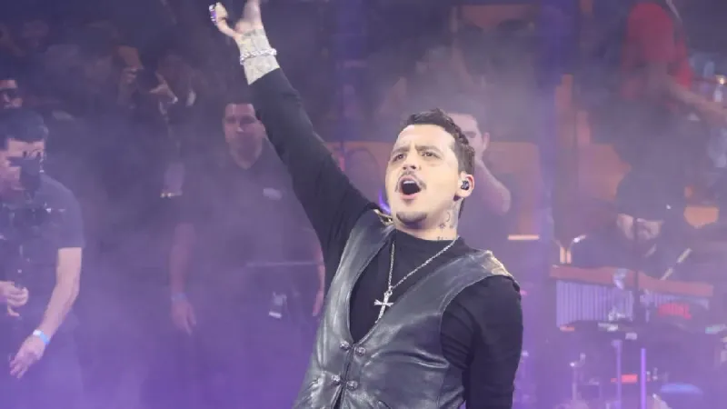 Christian Nodal sigue en el Festival del Globo 2026 pese a la petición de retirarlo imagen del post