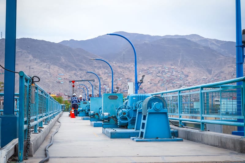 View of an industrial walkway with machinery in El Agustino, Lima, Peru.