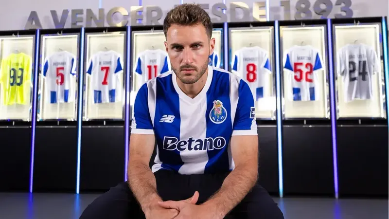 Porto anuncia la llegada de Santiago Giménez del AC Milan imagen del post