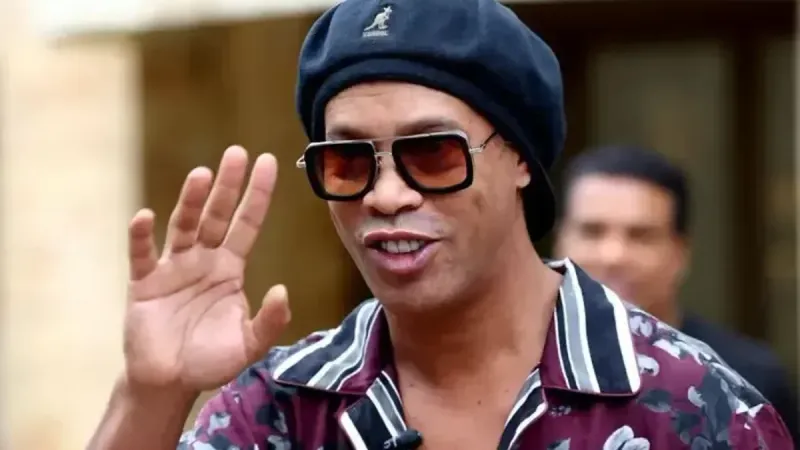Ronaldinho ya está en Ravenna, pero no prometió jugar y se pierde el debut del lunes imagen del post
