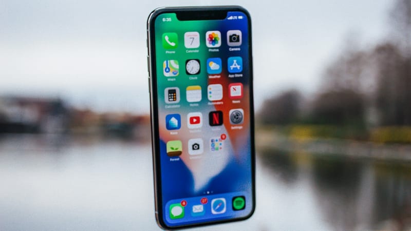 Apple mantiene el iPhone con vidrio curvo para 2027, según Bloomberg imagen del post
