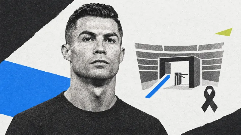 Retrato monocromo de Cristiano Ronaldo junto a una entrada de estadio esquemática, una franja azul diagonal y un lazo negro sobre un fondo de papel texturizado.