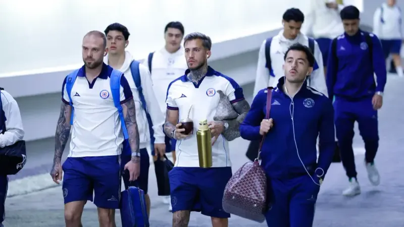 Avión de Cruz Azul despega sin jugadores a Miami: Viajarán el martes para Campeones Cup imagen del post