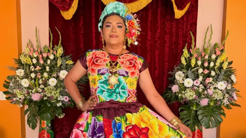 Casa de Elvis Guerra es atacada: El diseñador y poeta muxe que visitó a Claudia Sheinbaum para el Grito imagen del post