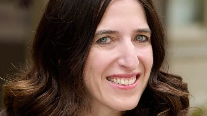 Casey Revkin canaliza más de US$10,000 semanales a familias detenidas en Texas imagen del post
