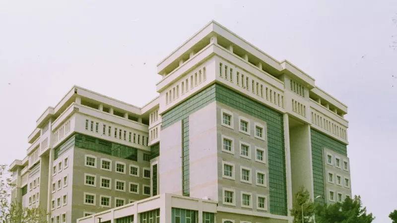A modern multi-story courthouse building in Antalya, showcasing contemporary architecture.