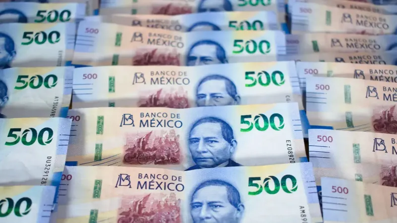 Detail view of multiple Mexican 500 Peso banknotes showcasing currency design and value.