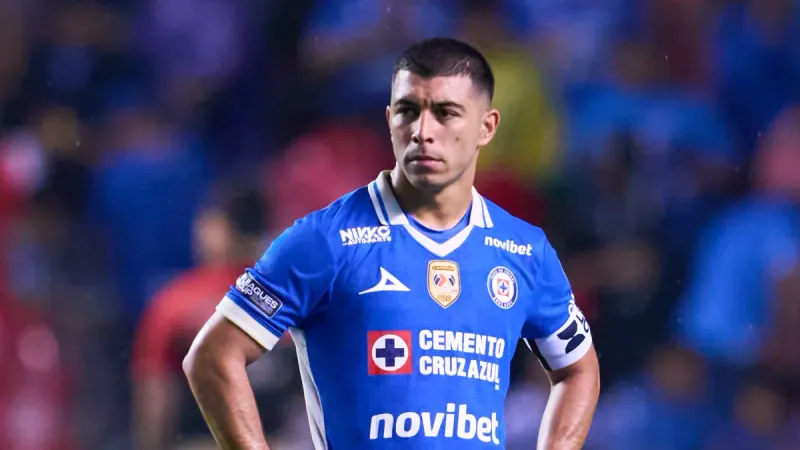 Erik Lira regresó a entrenar con Cruz Azul: Aun no se confirma convocatoria vs Santos imagen del post
