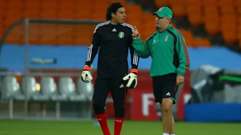 Javier Aguirre admite que afectó a Guillermo Ochoa en la Selección Mexicana imagen del post