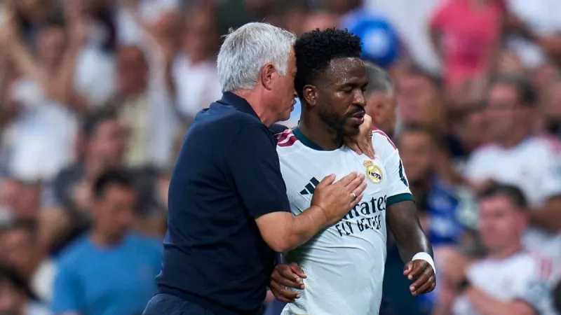 Mbappé y Vinícius abucheados por aficionados del Real Madrid: Mourinho los defiende imagen del post