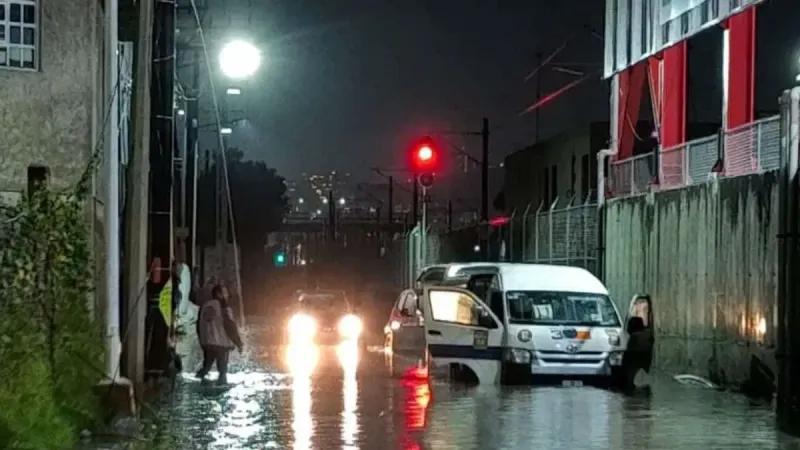 Mueren 6 personas por fuga de gas en transporte público durante inundación en el Estado de México imagen del post