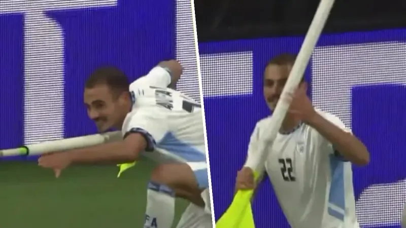 Polémica por festejo de gol de un jugador de Israel: Fue expulsado por ¿simular un disparo? imagen del post