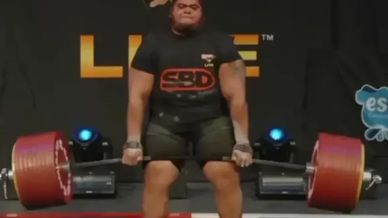 Raúl “Tayzon” Flores rompe el récord mundial de peso muerto con 511 kg imagen del post