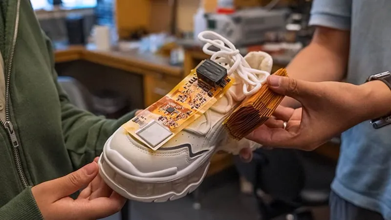 Rutgers prueba un zapato sin batería que usa IA para analizar la marcha imagen del post
