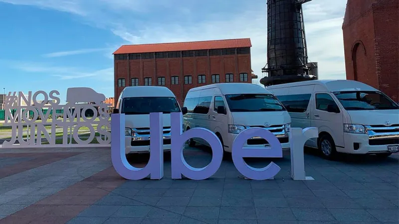 Uber recortará 3,300 empleos para reducir capas y apostar por robotaxis imagen del post