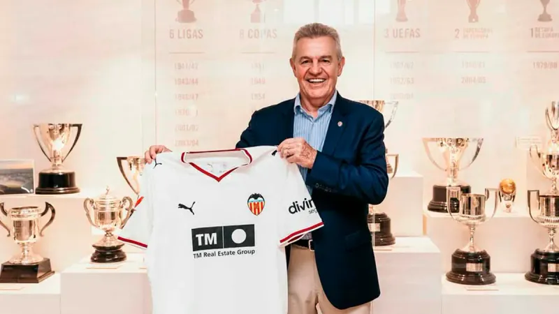 Javier Aguirre habla sobre llevar a Erik Lira al Valencia en su primera conferencia imagen del post