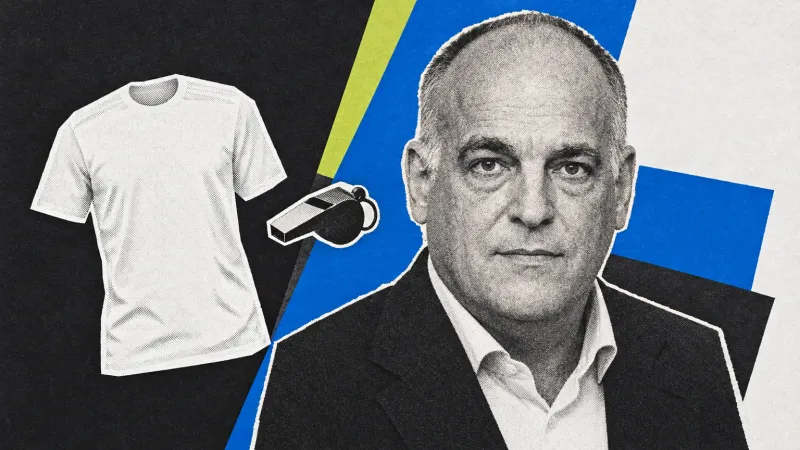 Retrato en semitono de Javier Tebas junto a una camiseta blanca y un silbato, sobre formas diagonales en carbón, blanco, azul y lima.