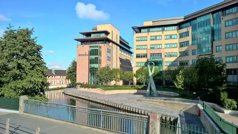 Oficinas de Accentur al lado de Grand Canal, Dublín