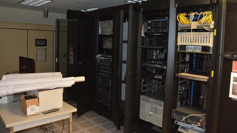 Data Center (22370911658)