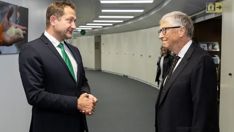 Christophe Hansen y Bill Gates (de izquierda a derecha)