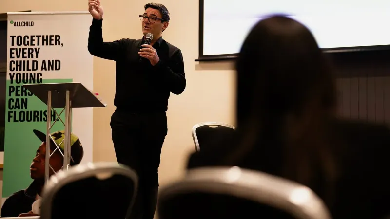 Andy Burnham habla sobre la Estrategia Nacional de la Juventud en AllChild Event, Wigan