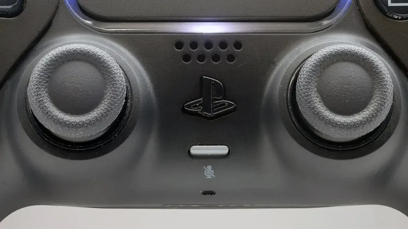 Controlador PlayStation 5 DualSense en negro de medianoche